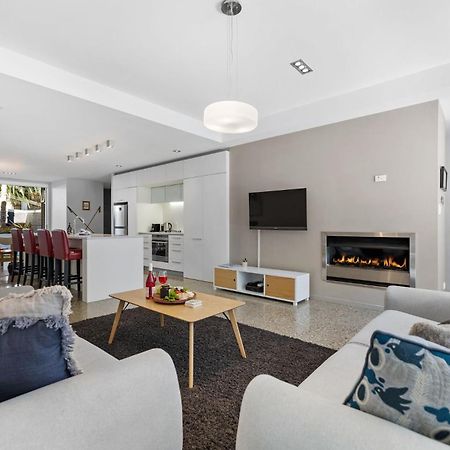 Sanctuary On Kent Apartment Куийнстаун Екстериор снимка