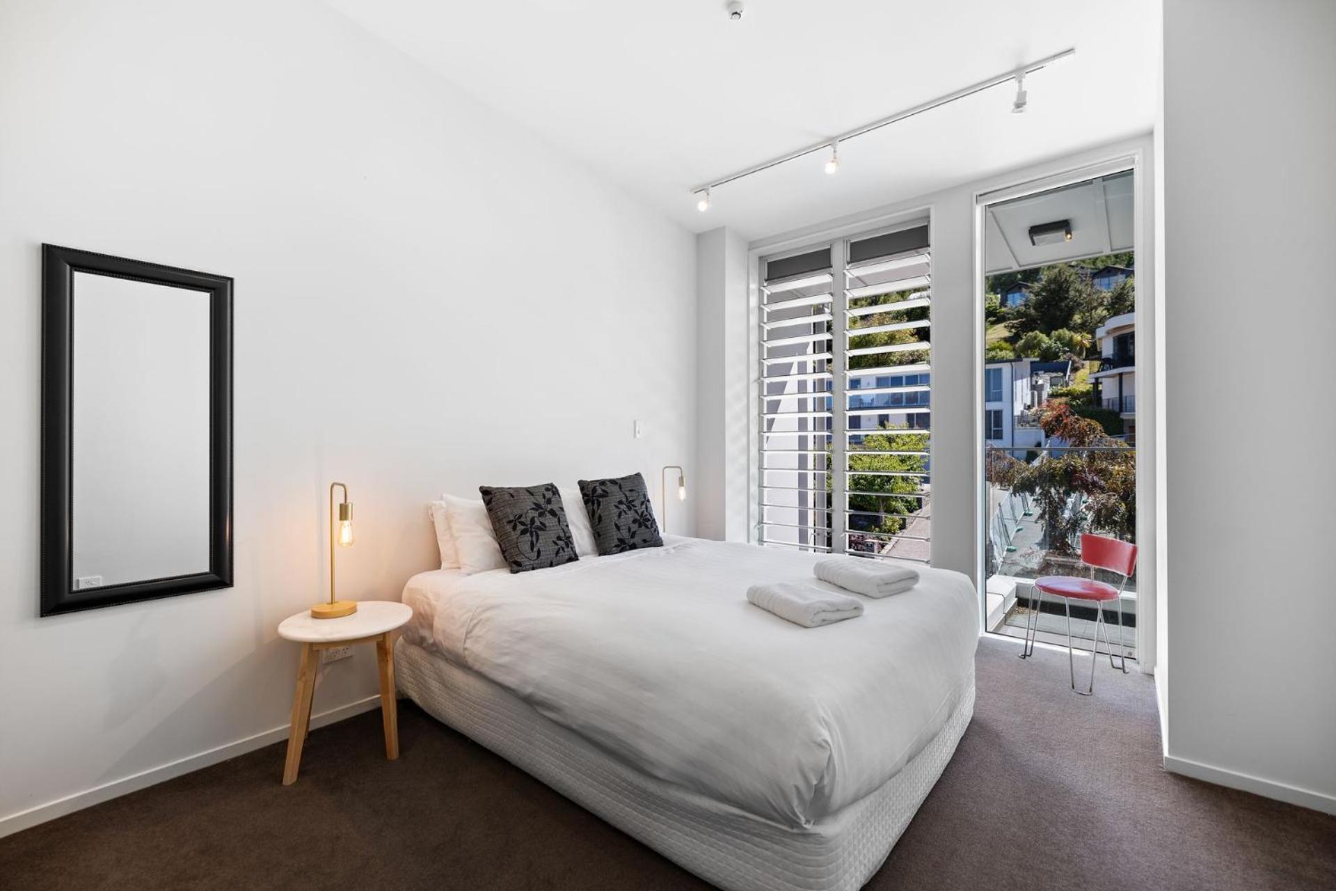 Sanctuary On Kent Apartment Куийнстаун Екстериор снимка