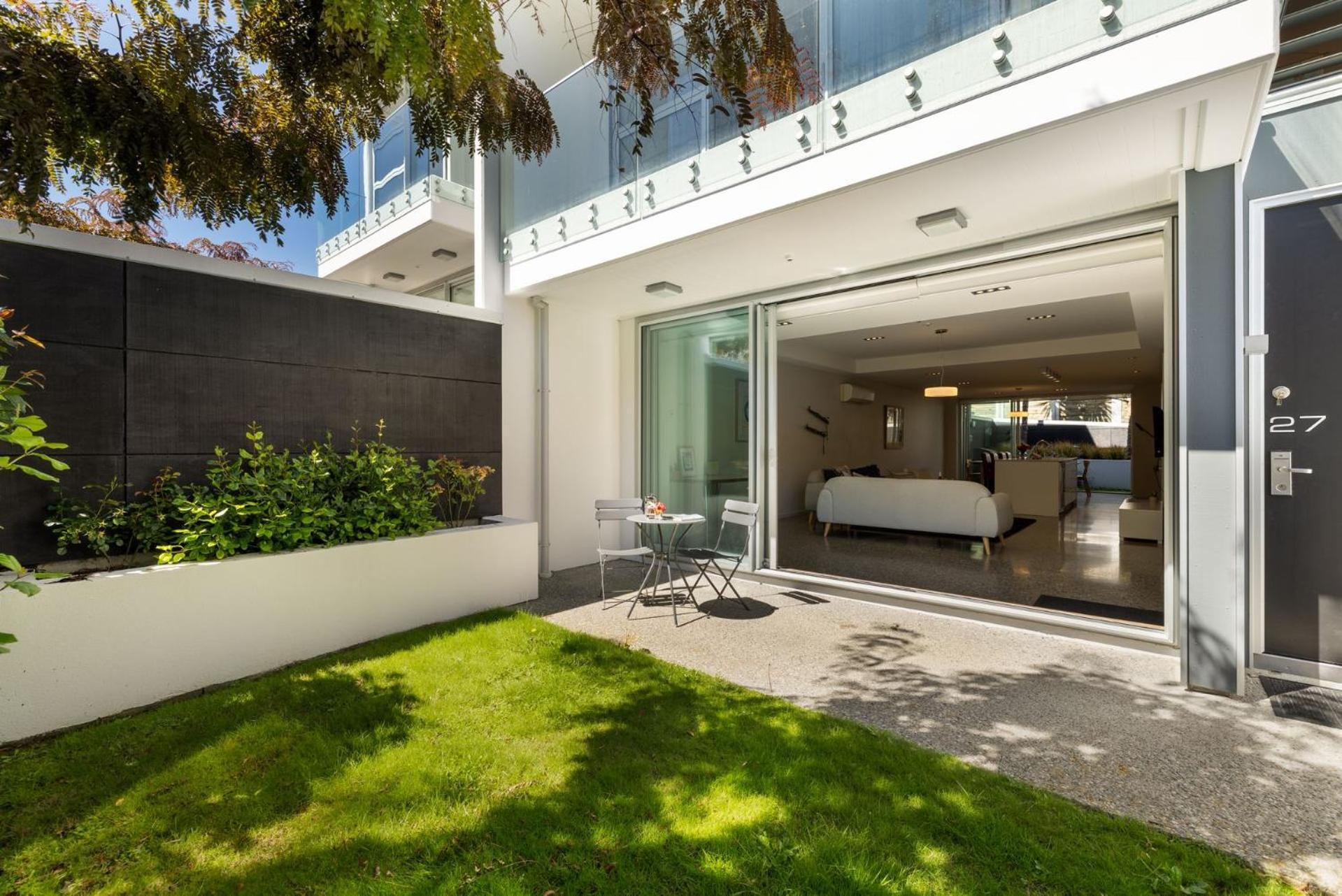 Sanctuary On Kent Apartment Куийнстаун Екстериор снимка
