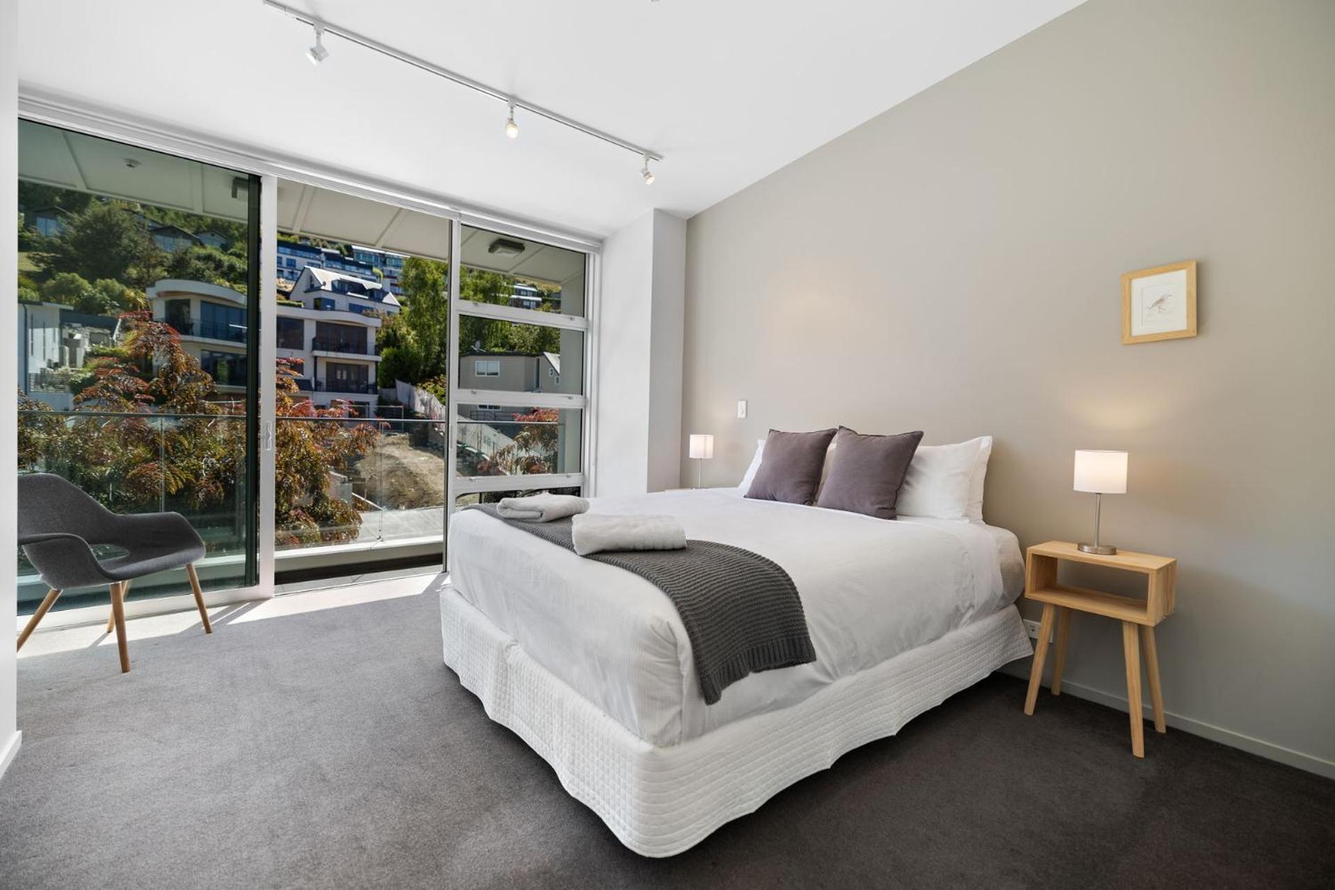 Sanctuary On Kent Apartment Куийнстаун Екстериор снимка