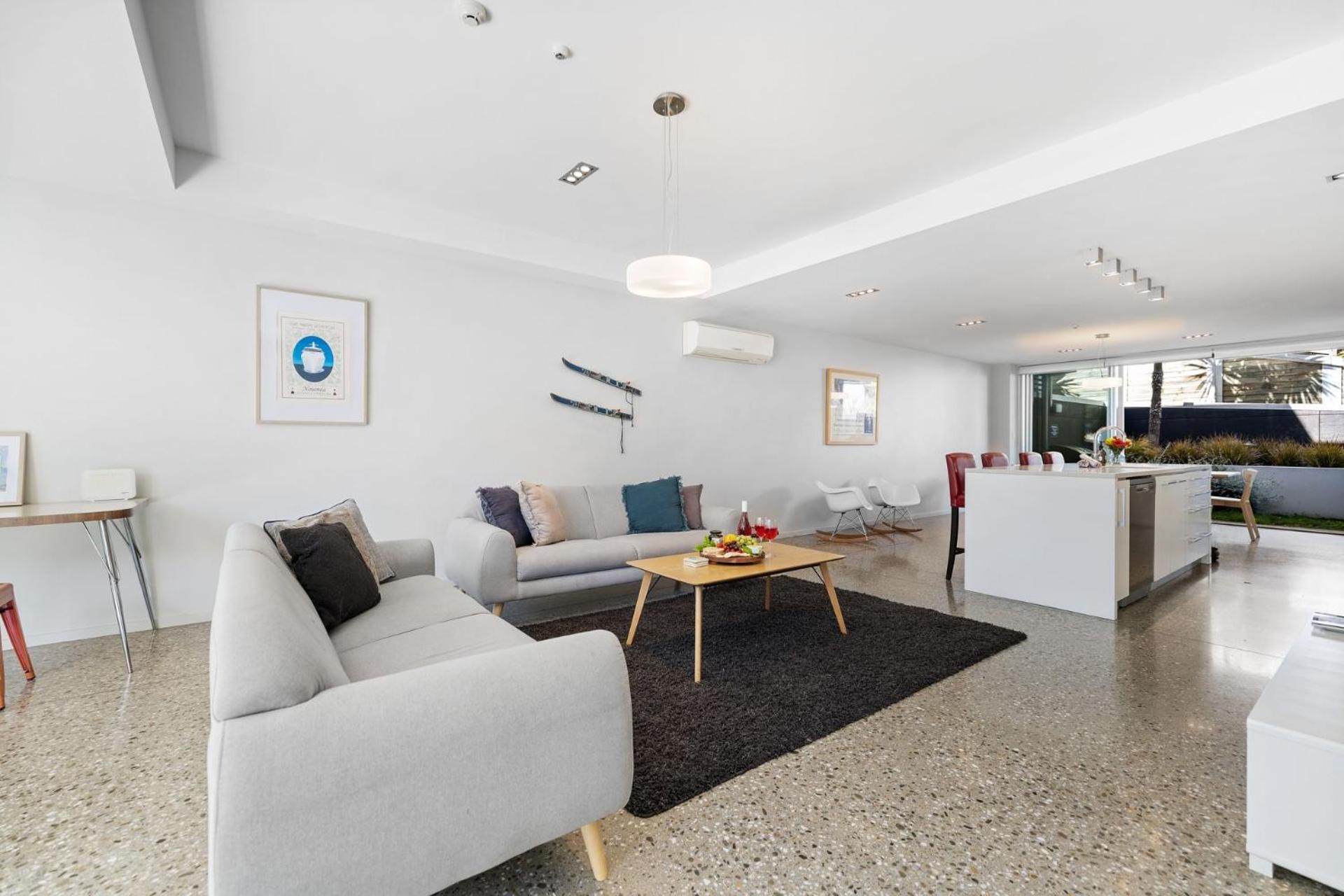 Sanctuary On Kent Apartment Куийнстаун Екстериор снимка