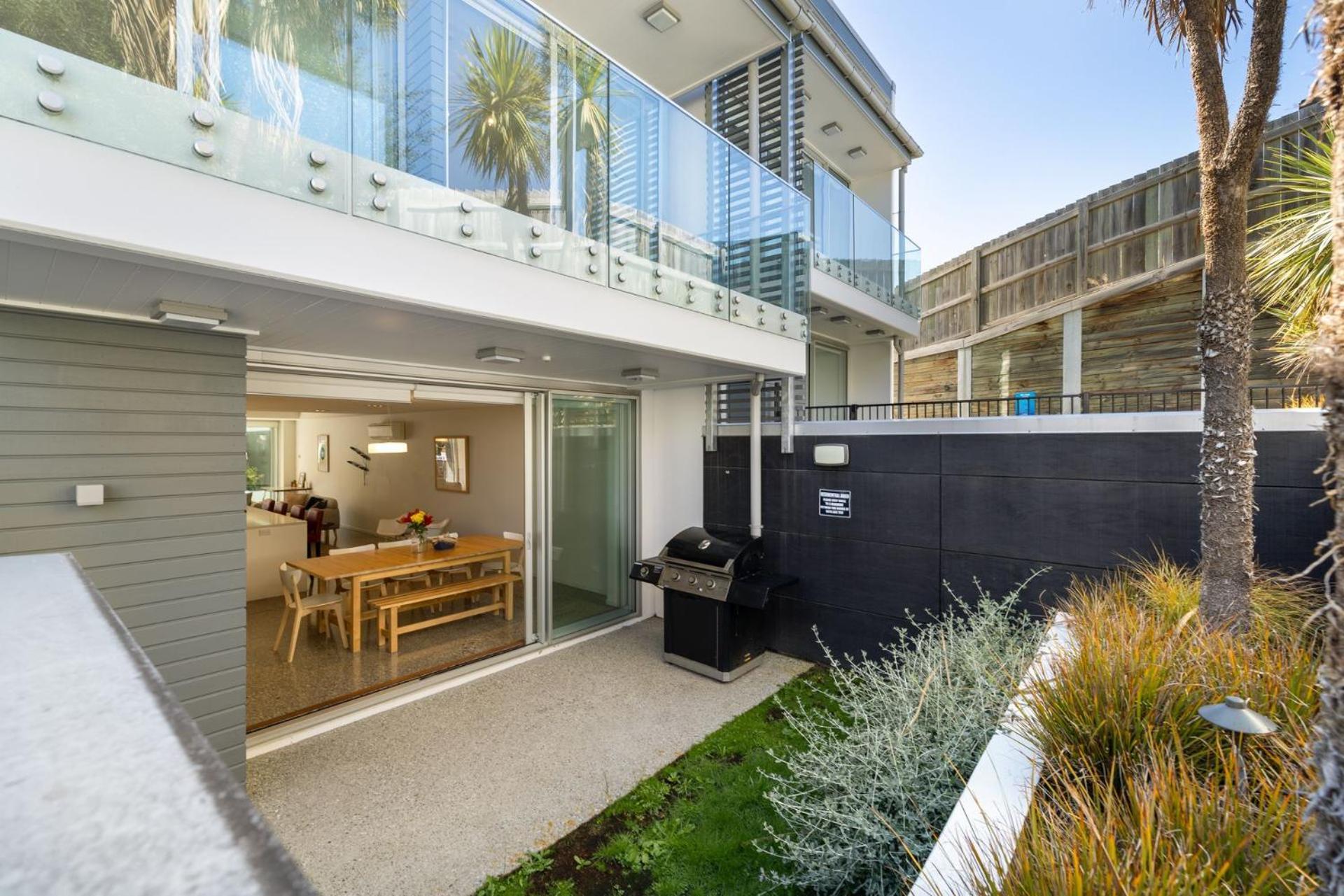 Sanctuary On Kent Apartment Куийнстаун Екстериор снимка